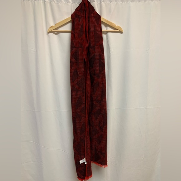 Michael Kors scarf - Picture 5 of 7